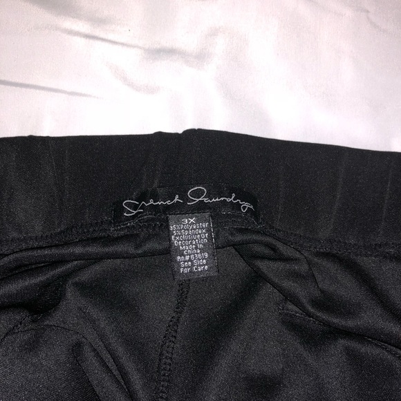 Plus black pant, zippered ankle - Picture 4 of 4